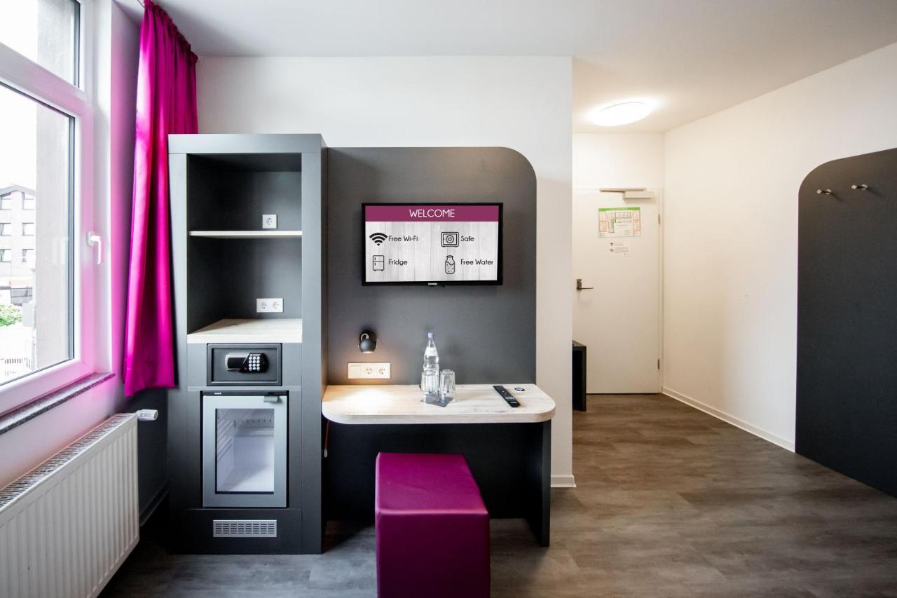 Smarty Airport Cologne Hotel - Kontaktloser Self Check-In Экстерьер фото