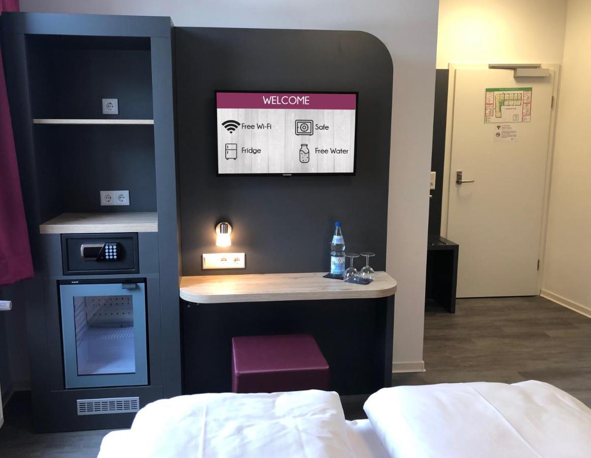 Smarty Airport Cologne Hotel - Kontaktloser Self Check-In Экстерьер фото