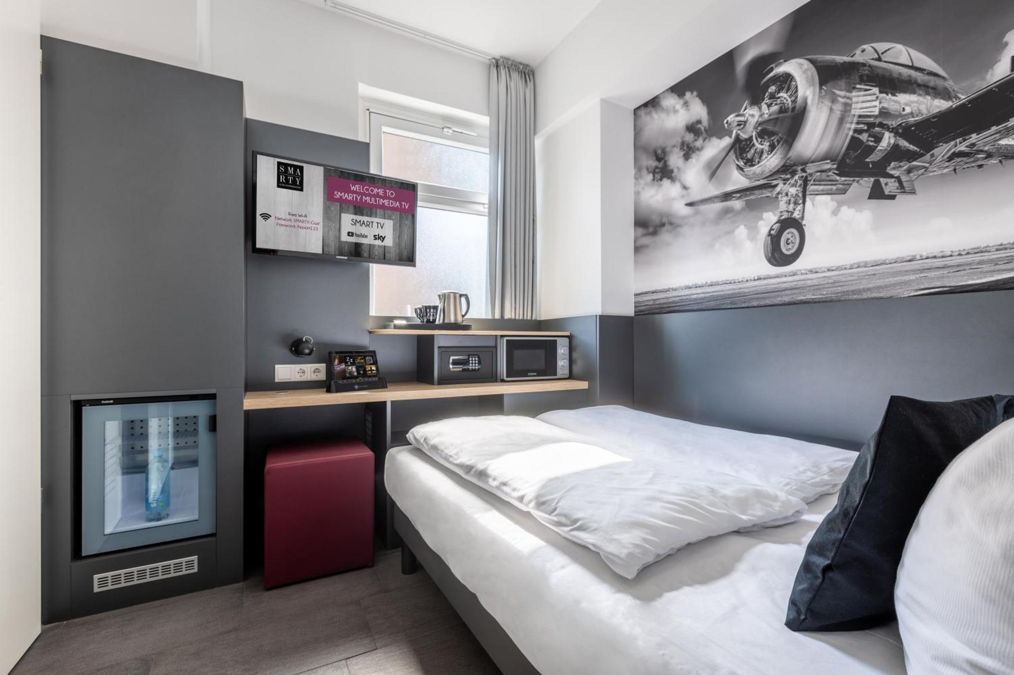 Smarty Airport Cologne Hotel - Kontaktloser Self Check-In Экстерьер фото